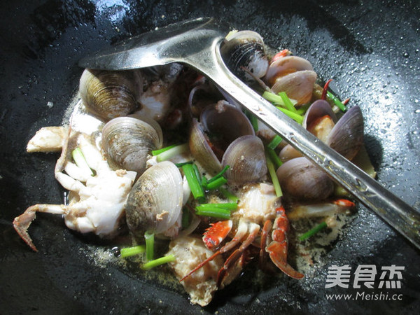 Round Clams Boiled Crab recipe