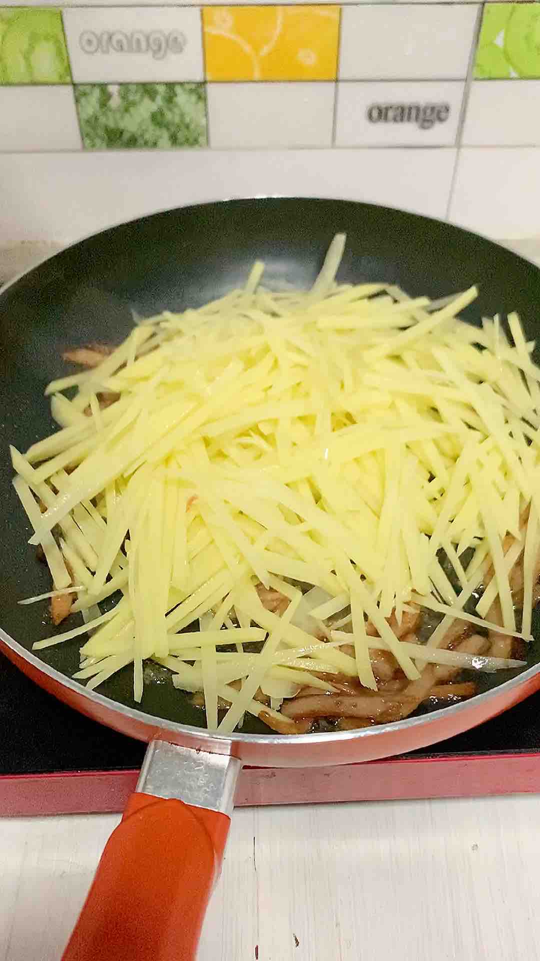 Stir-fried Shredded Potato with Luncheon Meat recipe