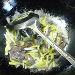 Stir-fried Pork Lung with Leek Sprouts recipe