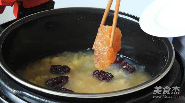 White Fungus, Lotus Seed and Lily Soup recipe