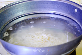 Cold Noodles Can Also be Eaten with Ice and Fire-hot and Sour Chicken Noodles recipe