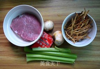 Stir-fried Pork with Lily and Celery recipe