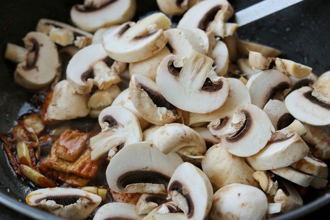 Stir-fried Pork with Mushrooms recipe