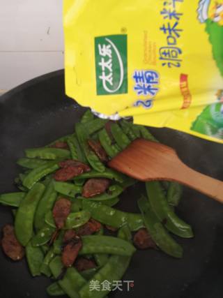 Fried Sausage with Snow Pea recipe