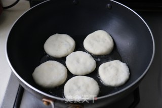 Mei Cai Mince Pie: Crispy on The Outside and Tender on The Inside, A Bite to Go Down and Full of Gravy recipe