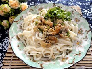 Cold Noodles in Summer-hand-made Noodles with Pepper and Egg Sauce recipe