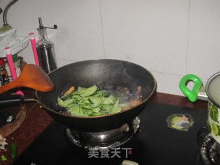 Stir-fried Lean Pork with Cucumber Fungus recipe