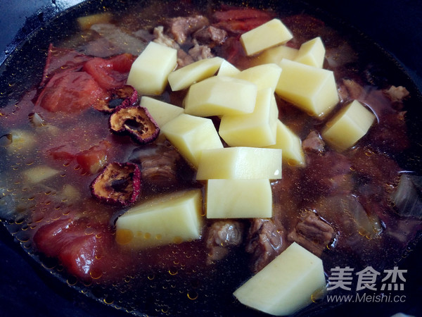 Tomato and Potato Beef Soup recipe