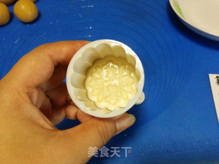 Cantonese-style Lotus Paste and Egg Yolk Mooncakes recipe