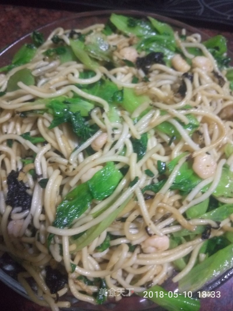 Fried Noodles with Shrimp and Seaweed