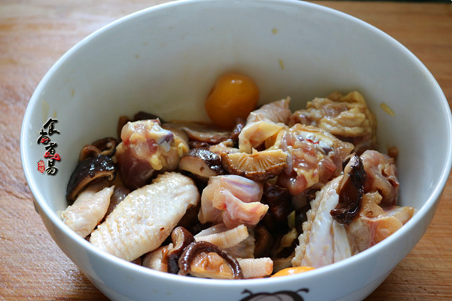 Steamed Chicken with Mushroom, Ginger and Green Onion recipe