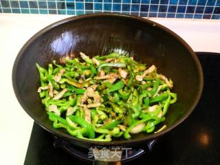 Green Pepper Shredded Pork Noodles recipe