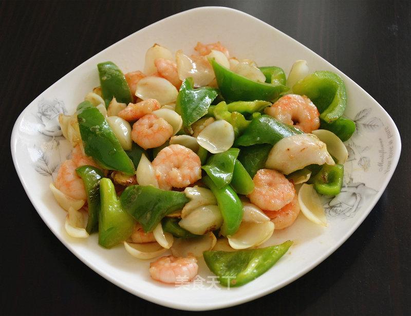 Stir-fried Green Peppers with Shrimp and Lily recipe