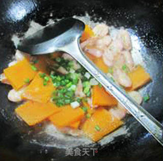 Stir-fried Jiangbai Shrimp with Pumpkin recipe