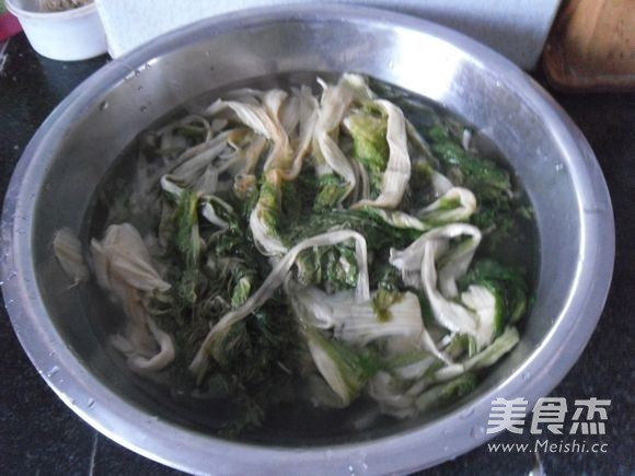 Dried Cabbage with Bean Curd Vermicelli recipe