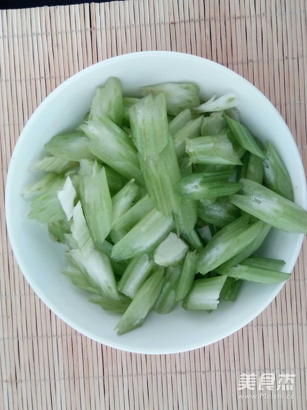 Almonds Mixed with Celery recipe