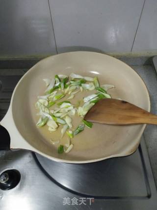 Stir-fried Chrysanthemum Vegetable with Mushrooms recipe