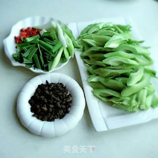 Stir-fried Tempeh with Mustard Stems recipe