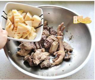 Teach You to Stew Nutritious and Delicious Chicken Nuggets-fresh Spring Bamboo Shoots and Sharp Stewed Chicken recipe