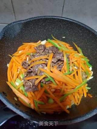 Stir-fried Beef with Carrots and Green Peppers recipe