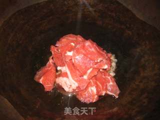 Stir-fried Beef with Garlic Sprouts recipe