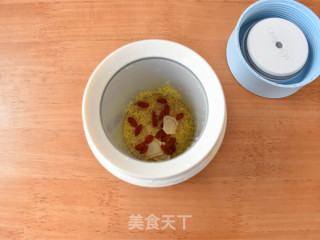 Two Rice Porridge with Ginseng Slices and Wolfberry recipe