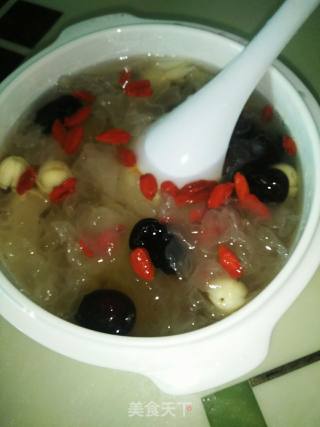 Tremella Peach Gum Soup recipe