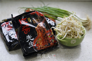 Bean Sprouts Fried Noodles recipe