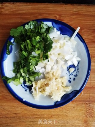 Celery Leaves Mixed with Shredded Radish recipe