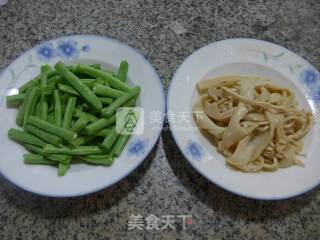 Stir-fried Bamboo Shoots with Plum Beans recipe