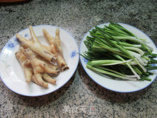 Braised Chicken Feet with Chives recipe