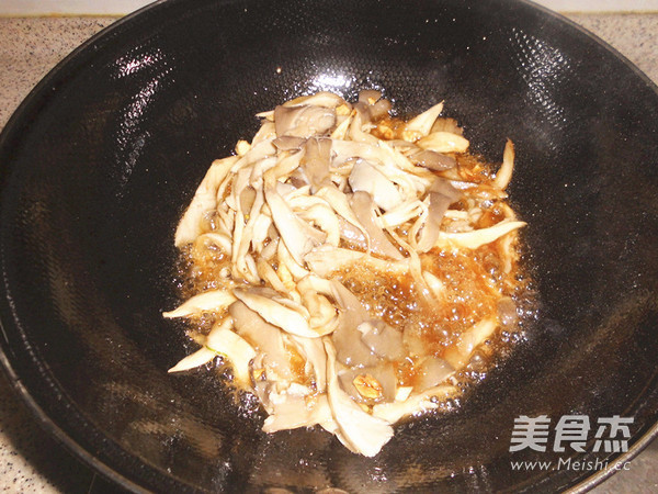 Stir-fried Leek with Fresh Mushrooms recipe