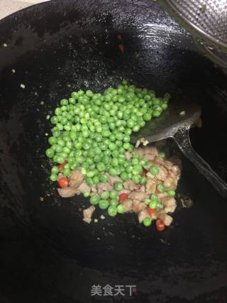 Millet Spicy Diced Pork Stir-fried Peas recipe