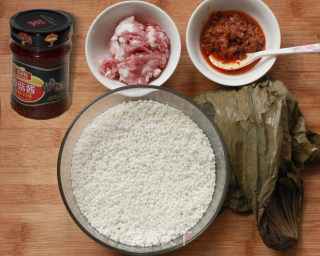 Steamed Glutinous Rice with Baishanzu Mushroom Sauce and Lotus Leaf recipe