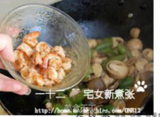 Stewed Loofah with Straw Mushroom and Shrimp Ball recipe