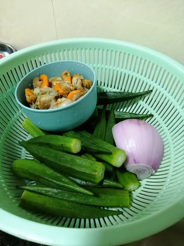 Simple and Delicious~~ Fried Scallops with Okra recipe
