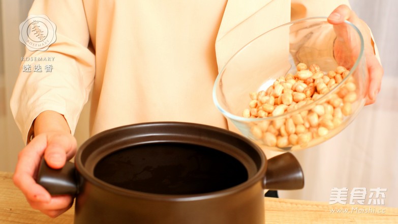 Southern Milk Peanut Pork Knuckle Pot recipe