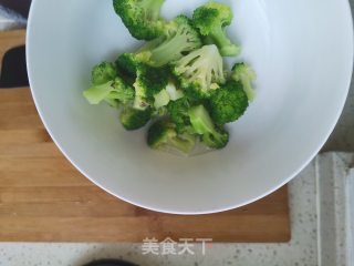 Stir-fried Pork Skins with Broccoli recipe