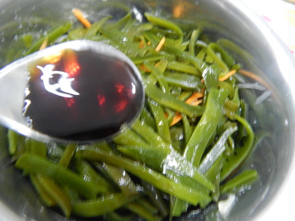 Potato Shreds with Kelp Salad recipe