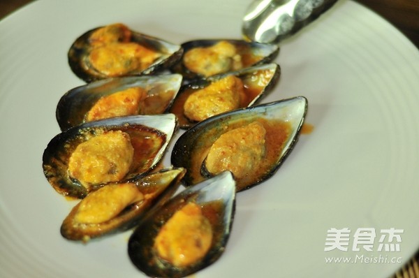 Grilled Mussels with Sesame Cheese recipe