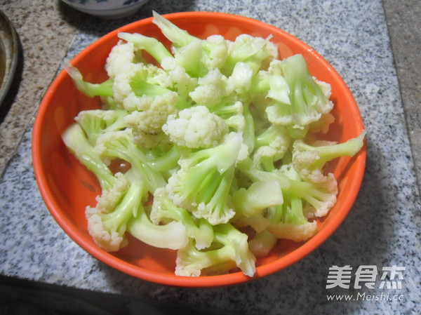 Braised Cauliflower with Dace in Black Bean Sauce recipe