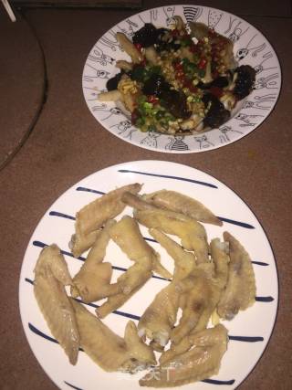 Chicken Feet and Chicken Wing Tips with Mixed Sauce and Fungus Cold Dressing recipe