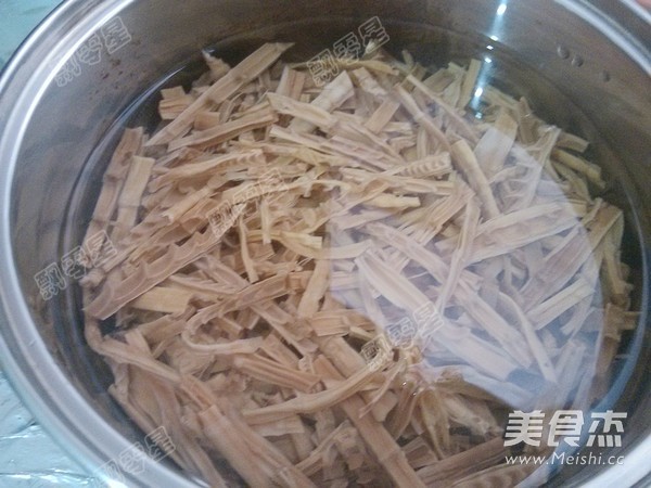 Stir-fried Dried Bamboo Shoots with Green Pepper and Bacon recipe