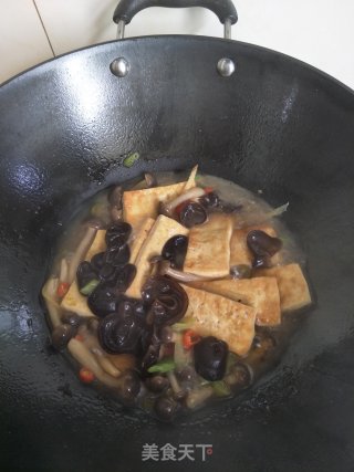 Crab Mushroom Stewed Tiger Skin Tofu recipe