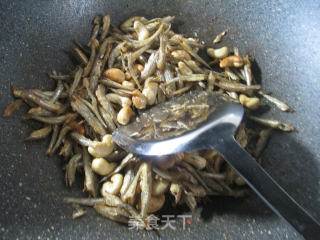Stir-fried Sea Flakes with Cashew Nuts recipe
