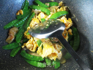 Fried Mustard Slices with Duck Eggs and Fried Snow Peas recipe