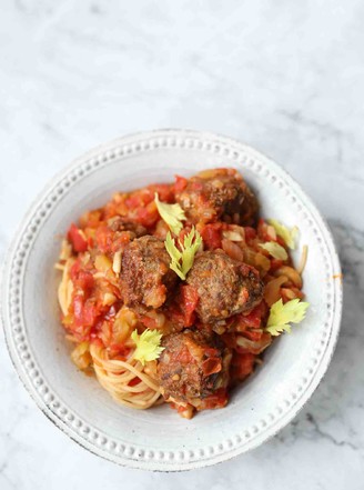 Spaghetti with Meatballs and Tomatoes recipe