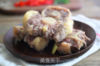 Stewed Oxtail with Huoxiang Pickled Peppers recipe