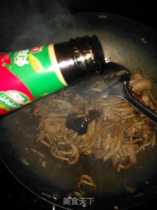 Stir-fried Pork Belly with Crab Mushroom recipe