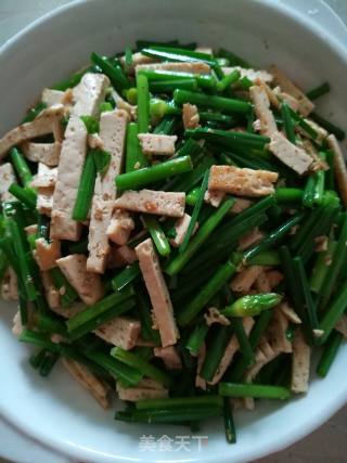 Stir-fried Tofu with Leek recipe